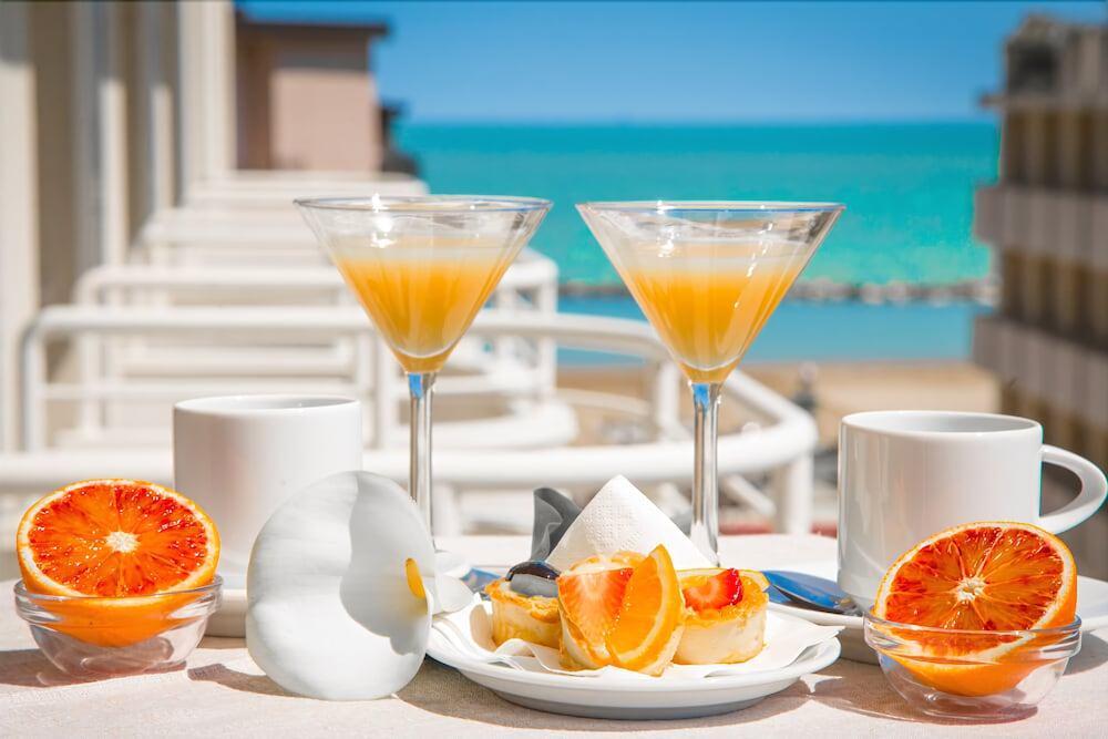 Mediterraneo Hotel & Suites Cattolica Exterior photo